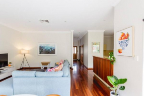 Sicilian Summerhouse - Spacious & Cosy in Margaret River Town Margaret River